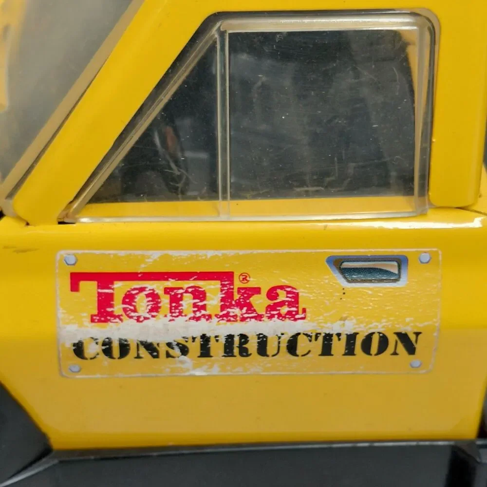 Vintage 2001 Tonka Construction Dump Truck Yellow Cab Black Bed Toy Hasbro 14